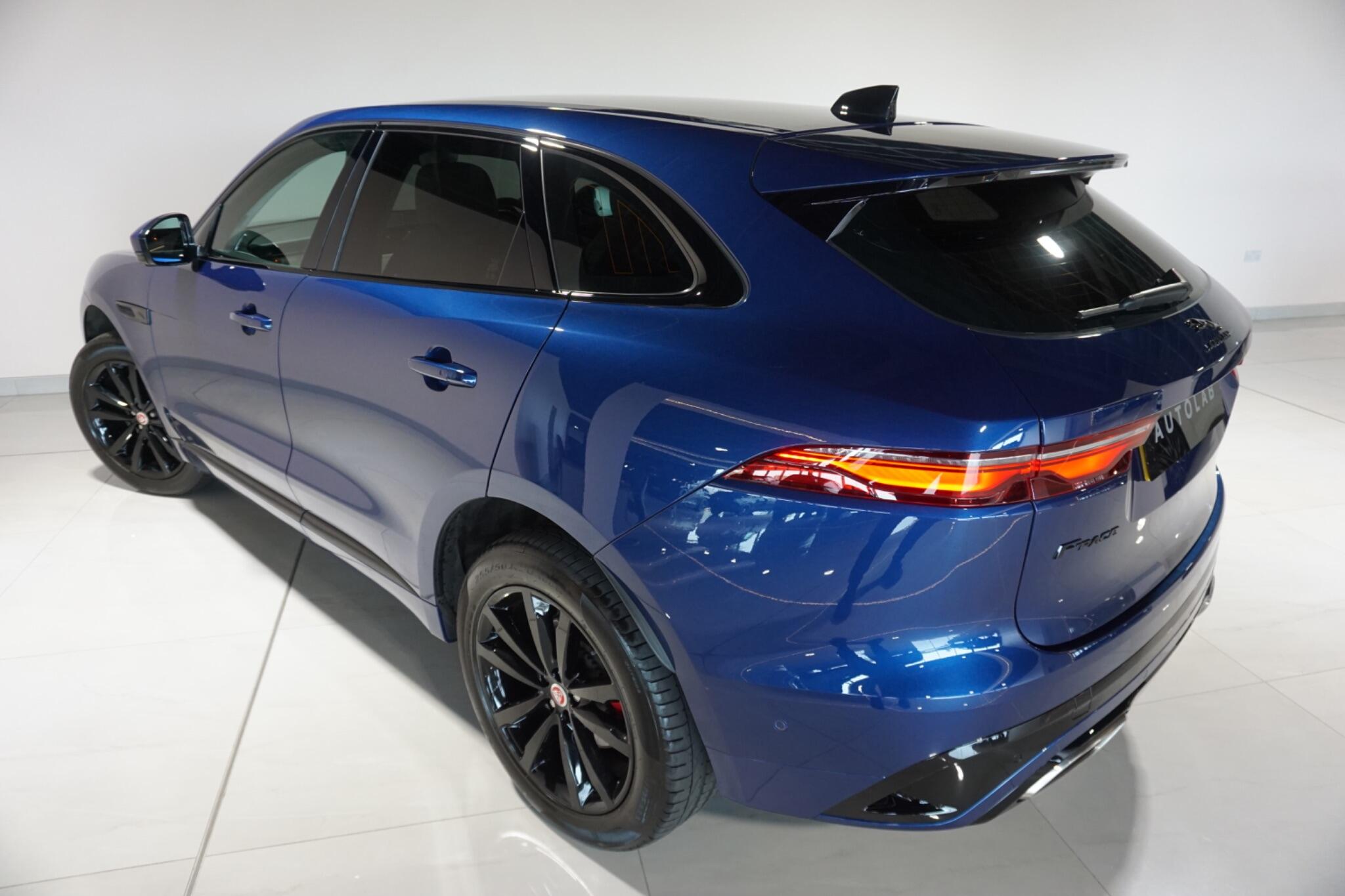 Jaguar F-PACE 3.0 D300 MHEV R-Dynamic SE SUV 5dr Diesel Auto AWD Euro 6 (s/s) (300 ps)